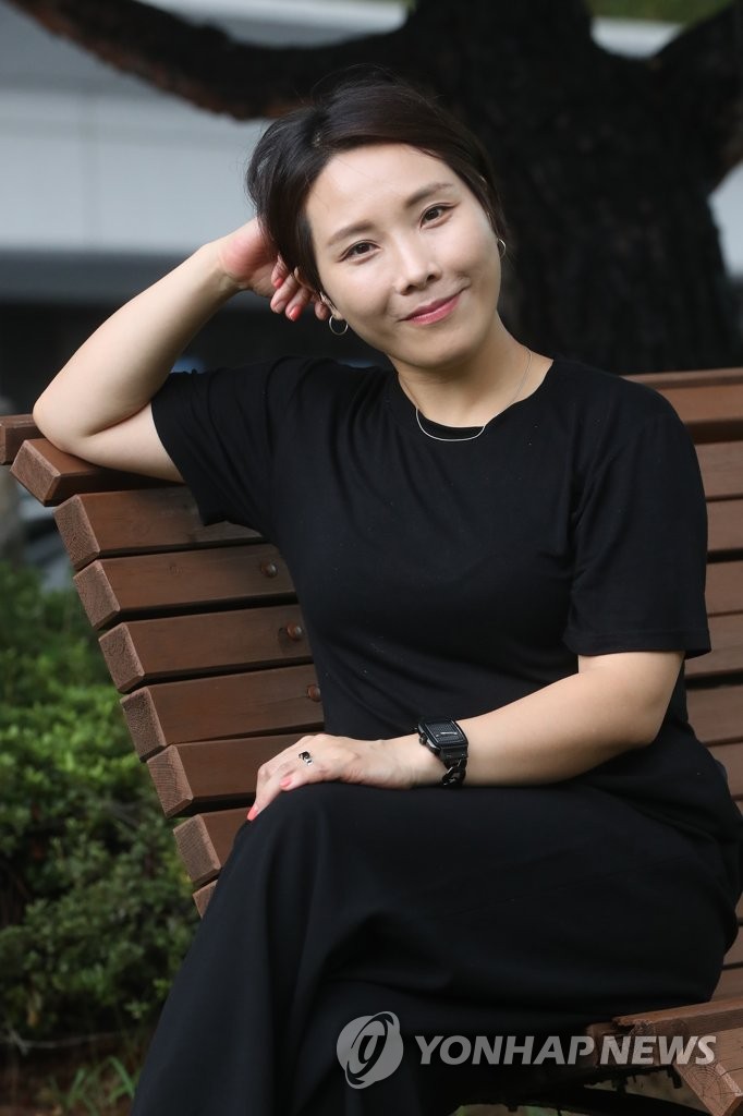 Example of visual style of Shin Bong Sun